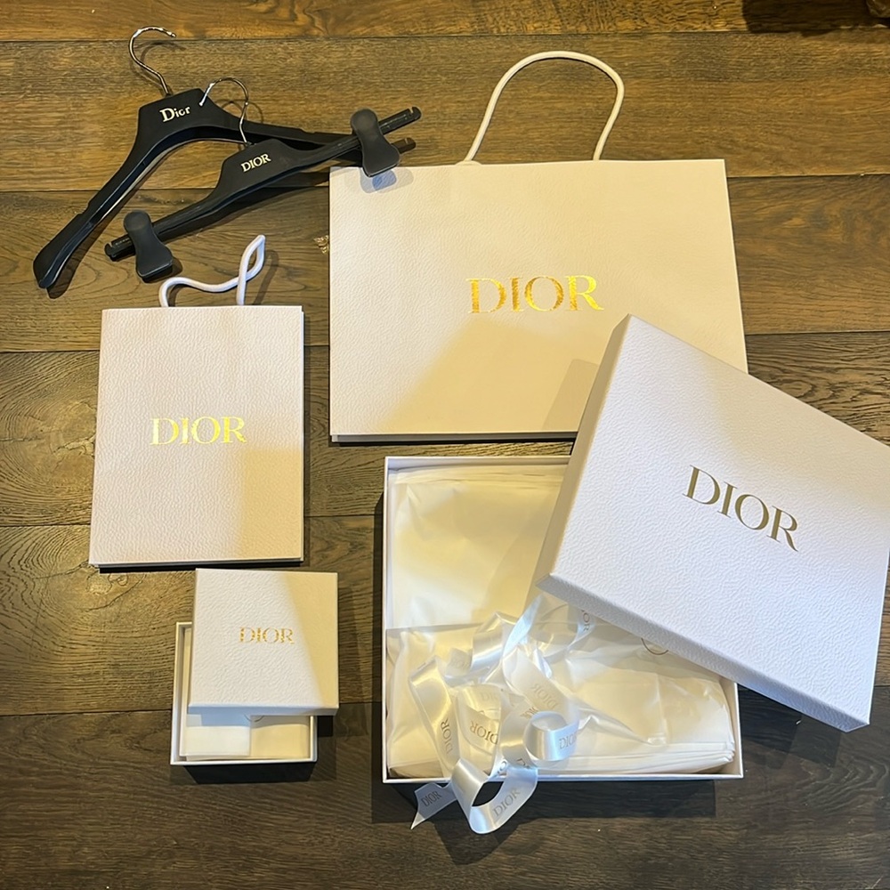 Door boxes and ribbon